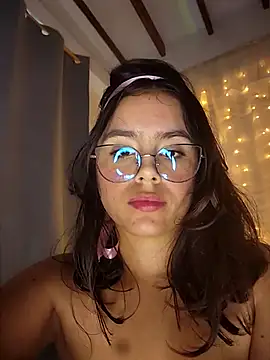 Snapshot of Juanelopez1 chatting on February 23, 11:36 pm Juanelopez1 online show from February 23, 11:36 pm