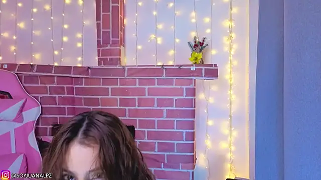 Snapshot of Juanelopez1 chatting on January 17, 2:05 am Juanelopez1 online show from January 17, 2:05 am