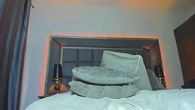 Emmilysantibanez online show from December 5, 8:11 pm