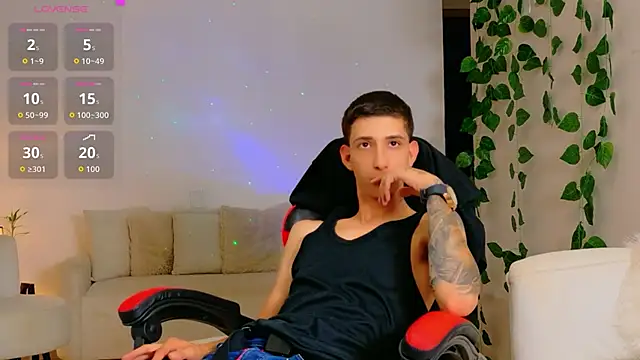 Snapshot of Its_Moi chatting on October 28, 12:58 am Its Moi online show from October 28, 12:58 am