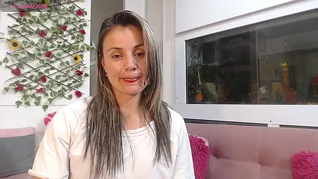 Snapshot of sweetfantasyy69 chatting on March 21, 3:33 am sweetfantasyy69 online show from March 21, 3:33 am