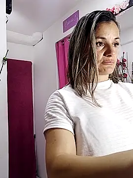 sweetfantasyy69 online show from May 13, 5:21 pm