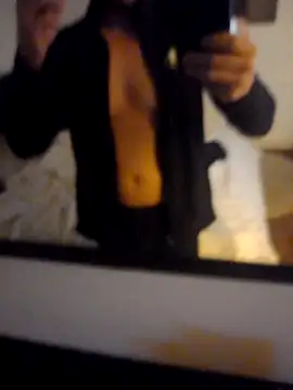 Snapshot of Guitccch chatting on November 11, 11:05 pm Guitccch online show from November 11, 11:05 pm