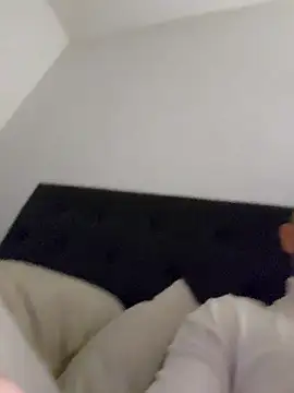 Snapshot of Guitccch chatting on November 27, 12:02 am Guitccch online show from November 27, 12:02 am