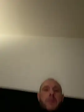 Snapshot of Guitccch chatting on February 3, 9:47 am Guitccch online show from February 3, 9:47 am