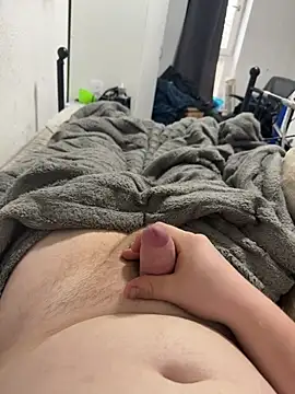 Snapshot of Mgillomilen chatting on February 16, 7:48 am Mgillomilen online show from February 16, 7:48 am