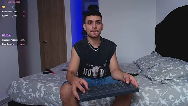 Aron-santoro online show from December 18, 8:26 pm