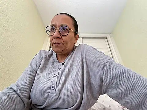 sweeviolet online show from February 22, 2:19 pm