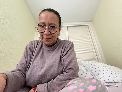 sweeviolet online show from February 23, 11:55 am