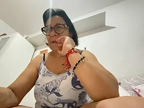 sweeviolet online show from May 5, 6:32 am
