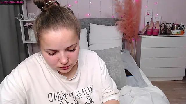 Crazyy girl  online show from January 8, 3:14 pm