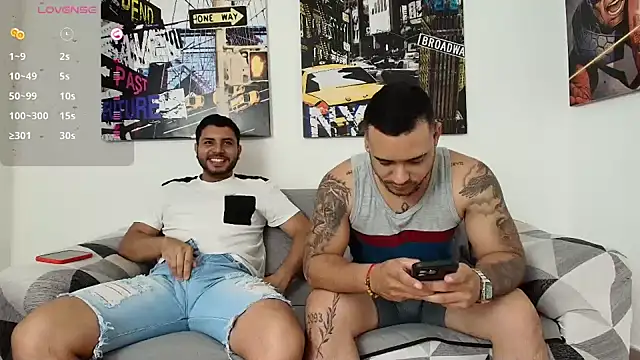 Snapshot of hott_dicks chatting on January 21, 3:26 am hott dicks online show from January 21, 3:26 am