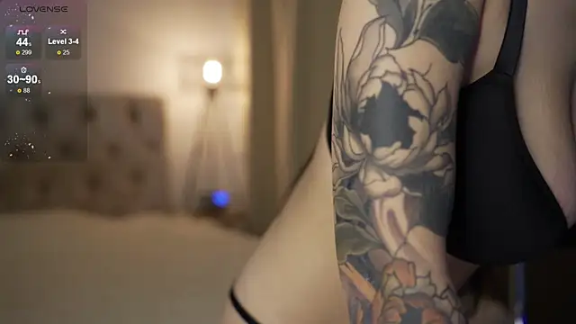 LindaWarners online show from October 26, 1:33 am