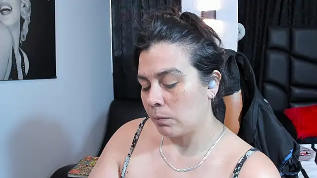 martina foxy  online show from February 4, 9:31 pm