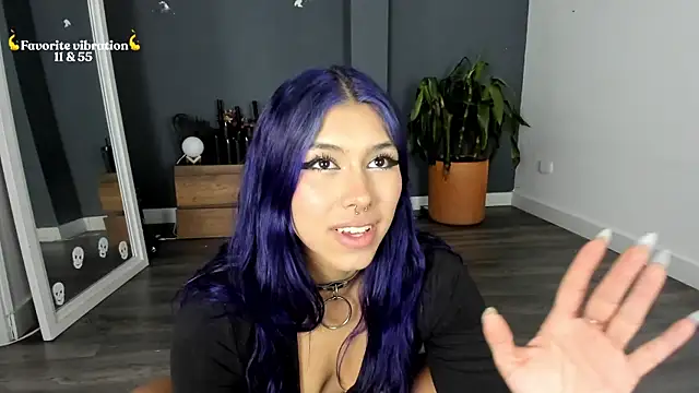 Raven Witch  online show from May 11, 6:05 pm