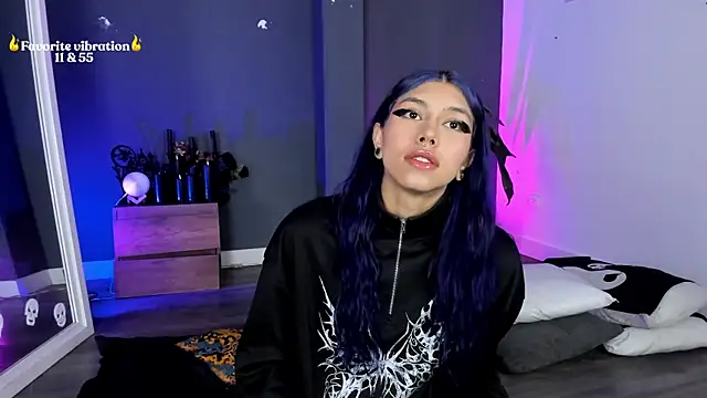 Raven Witch  online show from May 17, 1:07 pm
