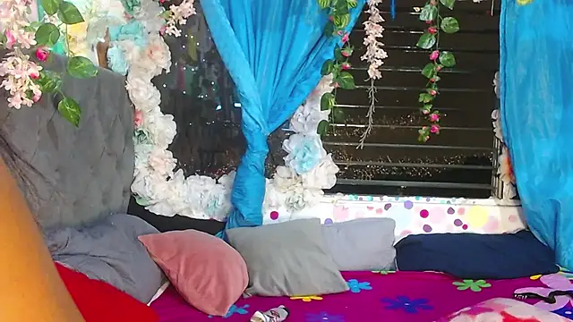 Snapshot of Karly_coffe chatting on October 5, 8:01 am Karly coffe online show from October 5, 8:01 am