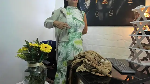 miss lucero1 online show from February 14, 3:43 am