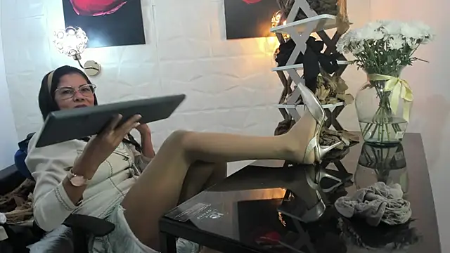 miss lucero1 online show from March 4, 7:32 pm