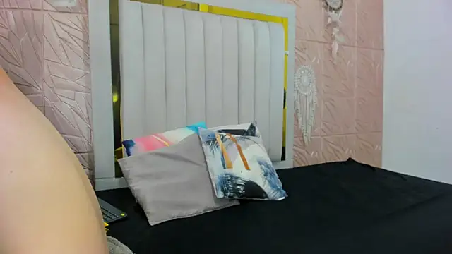 Snapshot of Ammy_Connor1 chatting on October 22, 8:08 pm Ammy Connor1 online show from October 22, 8:08 pm