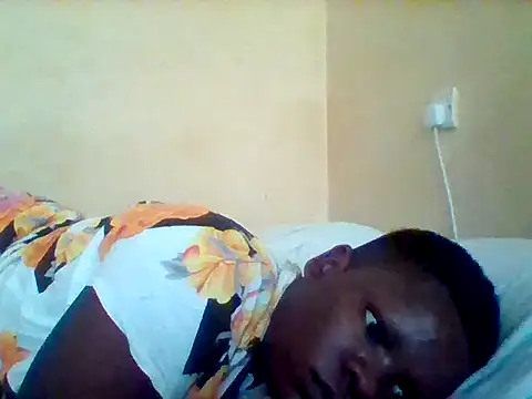 Snapshot of prittylorah15 chatting on October 30, 6:37 am prittylorah15 online show from October 30, 6:37 am