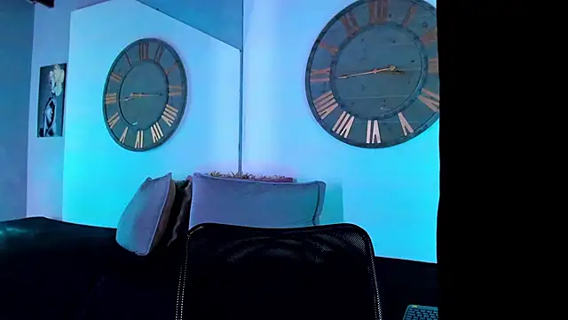 Mike 0233  online show from December 12, 3:54 am