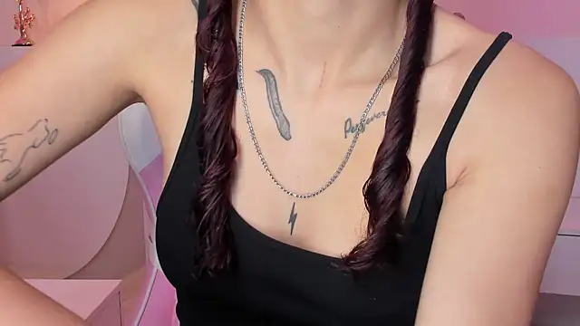 violeth hill online show from February 12, 8:18 pm