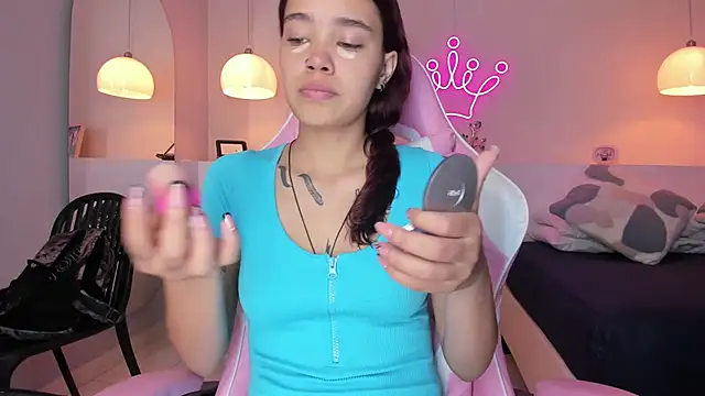 violeth hill online show from March 3, 8:21 pm