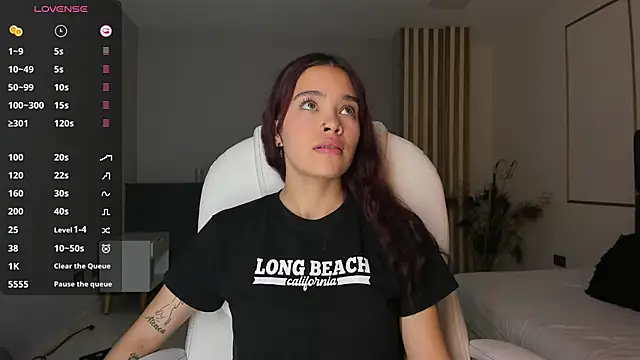 violeth hill online show from March 6, 5:33 pm