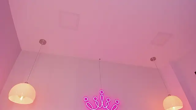 violeth hill online show from November 29, 8:01 pm