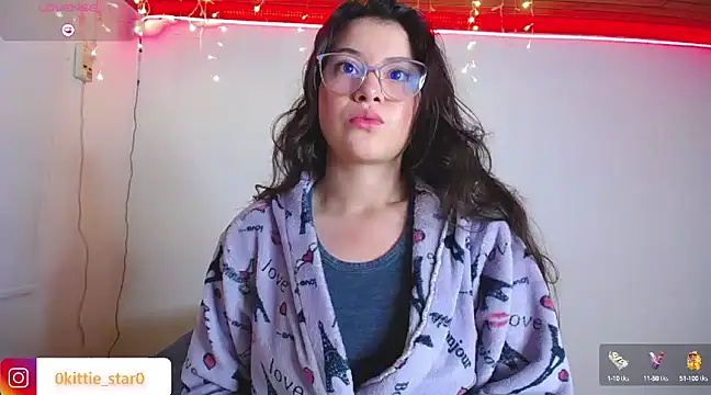 Snapshot of juli05star20 chatting on December 5, 1:36 am juli05star20 online show from December 5, 1:36 am