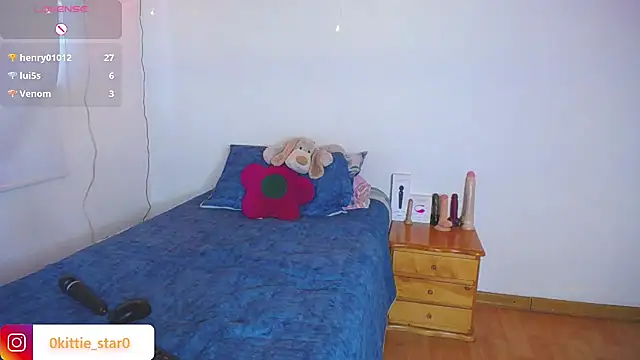 Snapshot of juli05star20 chatting on December 27, 10:05 pm juli05star20 online show from December 27, 10:05 pm