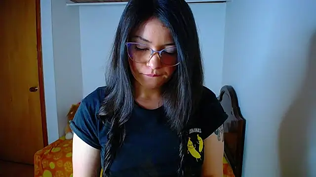 Snapshot of juli05star20 chatting on February 16, 1:25 am juli05star20 online show from February 16, 1:25 am