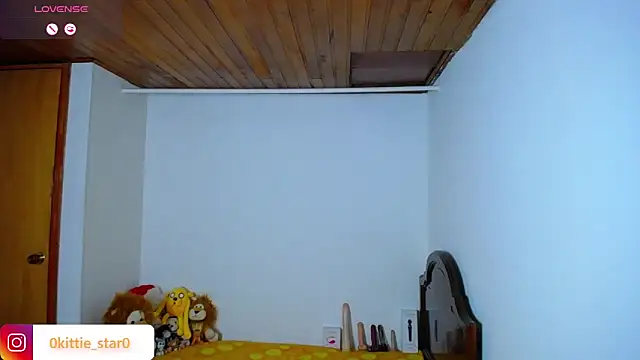 Snapshot of juli05star20 chatting on February 18, 12:39 pm juli05star20 online show from February 18, 12:39 pm