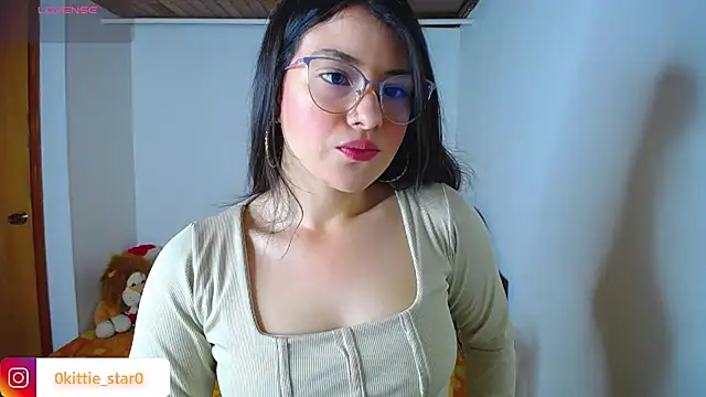 Snapshot of juli05star20 chatting on February 21, 1:00 pm juli05star20 online show from February 21, 1:00 pm