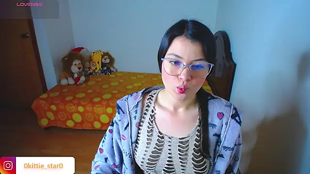 Snapshot of juli05star20 chatting on March 7, 3:49 pm juli05star20 online show from March 7, 3:49 pm