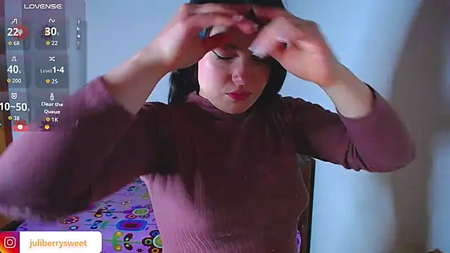 Snapshot of juli05star20 chatting on October 3, 3:36 am juli05star20 online show from October 3, 3:36 am