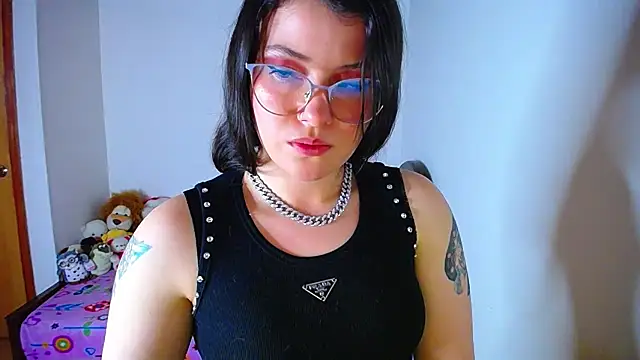 Snapshot of juli05star20 chatting on October 5, 1:04 am juli05star20 online show from October 5, 1:04 am