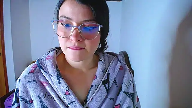 Snapshot of juli05star20 chatting on October 5, 8:51 pm juli05star20 online show from October 5, 8:51 pm