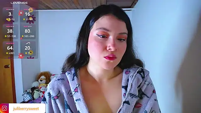 Snapshot of juli05star20 chatting on October 18, 3:09 am juli05star20 online show from October 18, 3:09 am