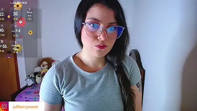 Snapshot of juli05star20 chatting on October 21, 3:07 am juli05star20 online show from October 21, 3:07 am