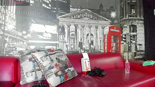 Snapshot of CloeRodriguez chatting on January 15, 4:17 am CloeRodriguez online show from January 15, 4:17 am