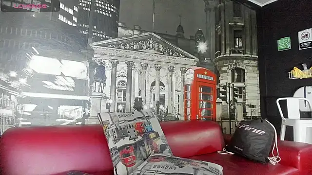 Snapshot of CloeRodriguez chatting on March 11, 12:05 am CloeRodriguez online show from March 11, 12:05 am