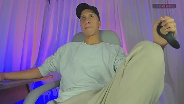 Snapshot of matt_benji chatting on March 18, 6:59 pm matt benji online show from March 18, 6:59 pm