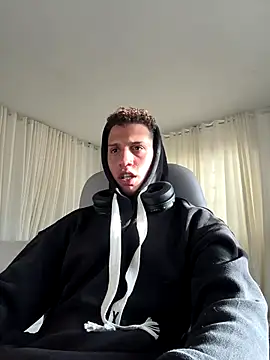 Snapshot of matt_benji chatting on October 6, 9:45 pm matt benji online show from October 6, 9:45 pm
