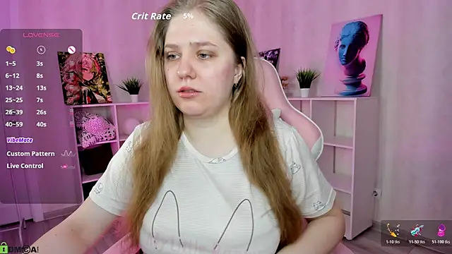 Snapshot of Megan_Violer chatting on April 22, 5:25 pm Megan Violer online show from April 22, 5:25 pm