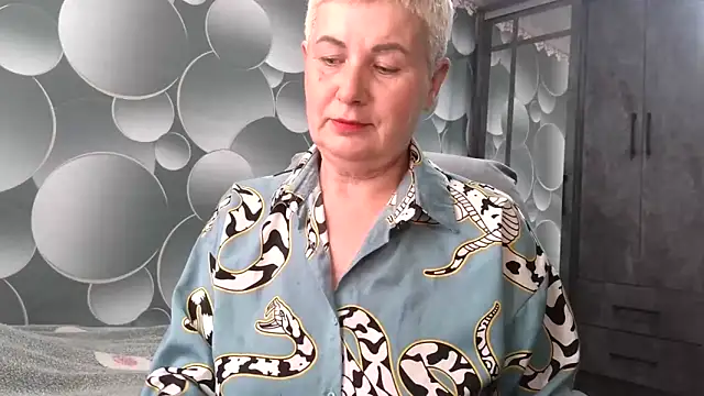 NicoleOlla online show from October 7, 5:15 am