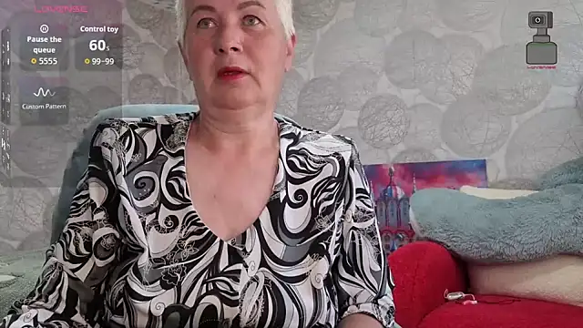 NicoleOlla online show from May 19, 1:33 am