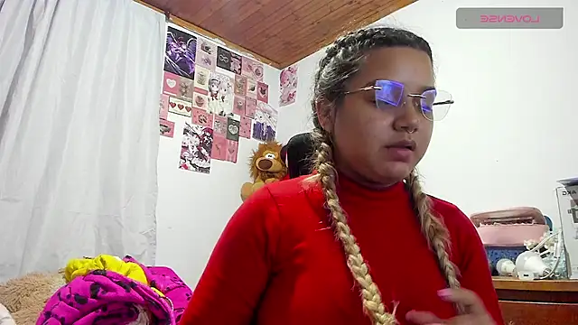 Snapshot of Pucaa_ chatting on May 19, 2:51 am Pucaa online show from May 19, 2:51 am
