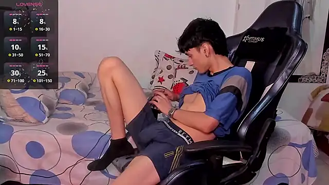 Snapshot of cute_diego_ chatting on October 3, 10:40 pm cute diego online show from October 3, 10:40 pm